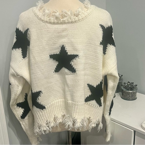 Destructed Star Sweater with Frayed Trim - Slightly Cropped, Oversized Fit - Picture 4 of 15